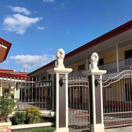 Prado Inn & Suites
